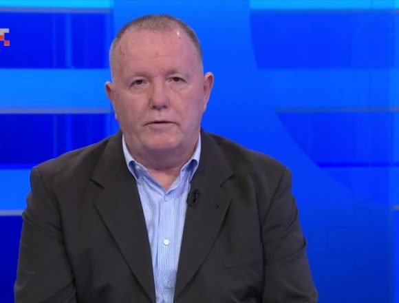 Poznati psihijatar upozorava na promjene raspoloženja: Velika ljubav prema vođi pretvara se u mržnju, destrukciju Poznati psihijatar upozorava na promjene raspoloženja: Velika ljubav prema vođi pretvara se u mržnju, destrukciju