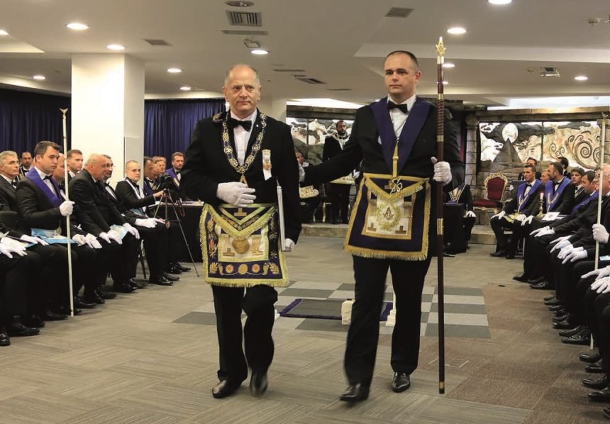 Nino Raspudić ismijava masone: Odeš u Posušje i čovjek ti za pola sata sredi papire za Velikog meštra