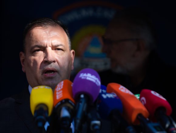 Beroš pokušava opravdati enormne islpate spornim tvrtkama: Zanimljivo je da niša nije rekao o suradnji sa svojim prijateljem Beroš pokušava opravdati enormne islpate spornim tvrtkama: Zanimljivo je da niša nije rekao o suradnji sa svojim prijateljem