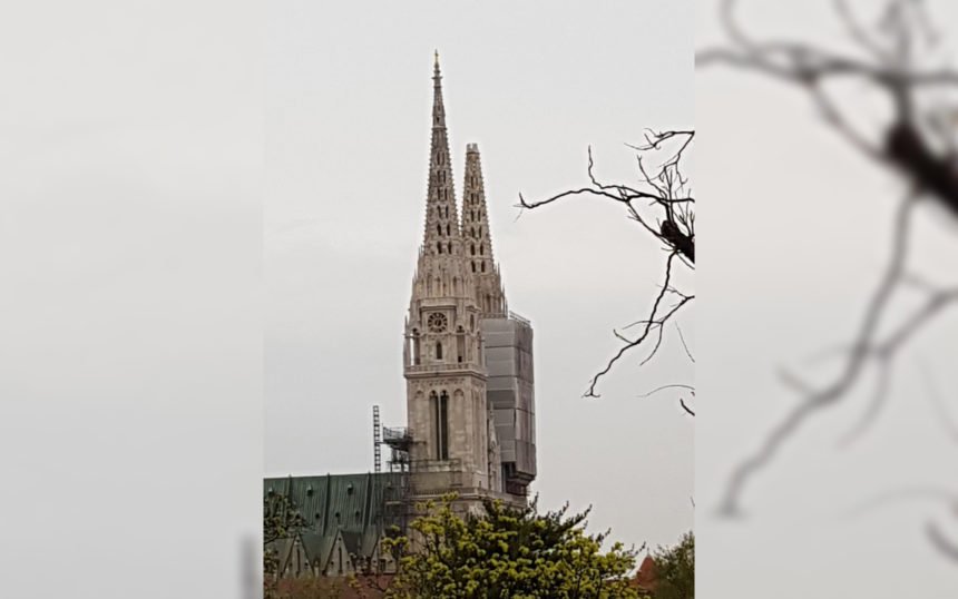 Križ sa Zagrebačke katedrale pao pred sobu kardinala  Bozanića: Urušio se strop crkve u Palmotićevoj