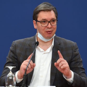 Vučić u problemima: Srbija postaje otok u okruženju moćne vojne sile