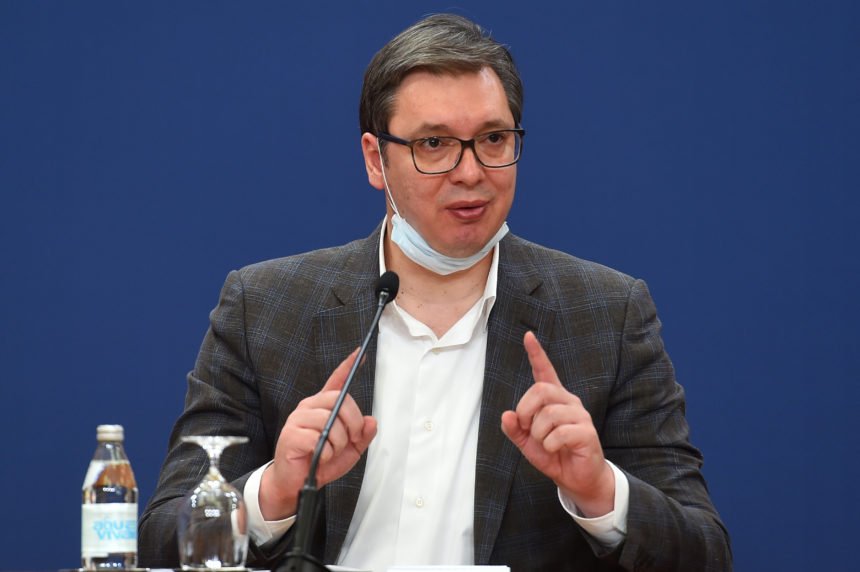 Vučić u problemima: Srbija postaje otok u okruženju moćne vojne sile
