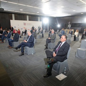 Oporba se obrušila na Plenkovićevu većinu u Saboru: Koronavirus je alibi za uvođenje diktature