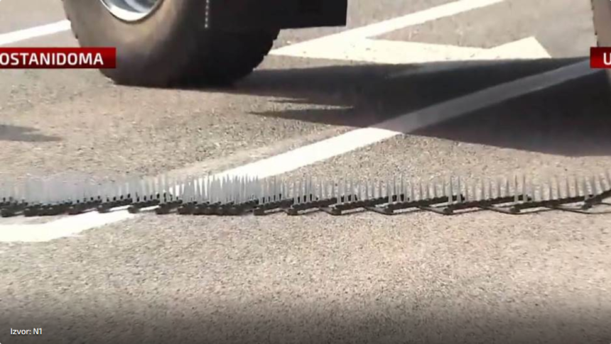 Nevjerojatno: Na Murteru postavili trake za bušenje automobilskih guma za one koji pokušaju napustiti otok