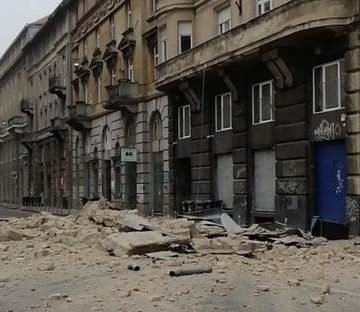 VIDEO: Sekunde ga dijelile od katastrofe. Gromada zida pala na cestu