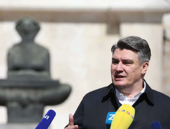 Ne oprašta kritiku: Milanović saborske zastupnice nazvao samodopadnim narikačama Ne oprašta kritiku: Milanović saborske zastupnice nazvao samodopadnim narikačama