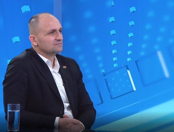 Anušić izaziva Škoru: Volio bih da bude nositelj liste u četvrtoj izbornoj jedinici Anušić izaziva Škoru: Volio bih da bude nositelj liste u četvrtoj izbornoj jedinici