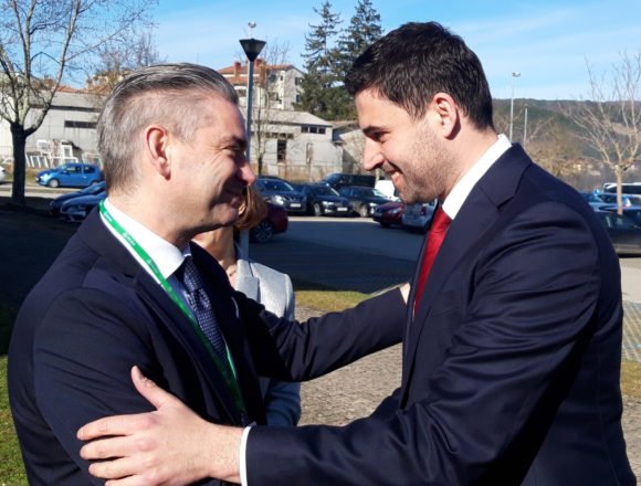 Bernardić kapitulirao prije početka predizborne kampanje: Nekritički prihvatio sve uvjete IDS-a Bernardić kapitulirao prije početka predizborne kampanje: Nekritički prihvatio sve uvjete IDS-a