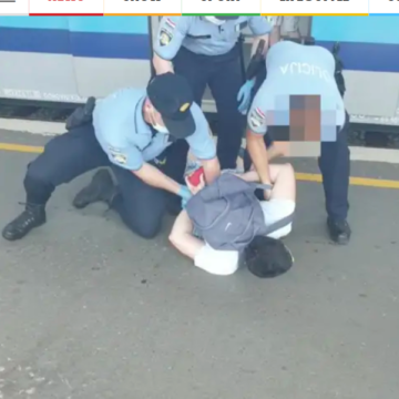 Mučna scena u vlaku: Policija nije imala milosti prema roditelju koji nije imao masku