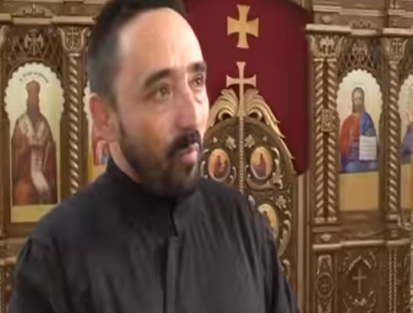 Svećenik Crnogorske pravoslavne crkve zaprijetio uz Škorinu pjesmu: Nećete četnici, Božju vam vjeru dajem, ni milimetar. Neretva i Sutjeska, Bljesak i Oluja će vam biti vrtić Svećenik Crnogorske pravoslavne crkve zaprijetio uz Škorinu pjesmu: Nećete četnici, Božju vam vjeru dajem, ni milimetar. Neretva i Sutjeska, Bljesak i Oluja će vam biti vrtić