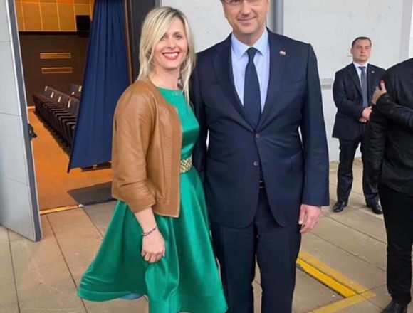 Doktorica Zadravec oslobođena krivnje i neće biti smijenjena: Mia Primorac je inscenirala sukob jer želi zataškati kriminal Doktorica Zadravec oslobođena krivnje i neće biti smijenjena: Mia Primorac je inscenirala sukob jer želi zataškati kriminal