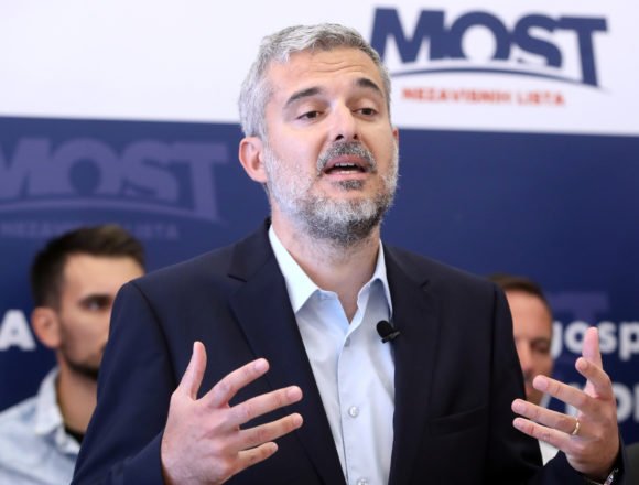 Raspudić kritizirao sve redom: Kolegica iz SDP-a se upinje da ne bi slučajno koja beba ostala nepobačena Raspudić kritizirao sve redom: Kolegica iz SDP-a se upinje da ne bi slučajno koja beba ostala nepobačena