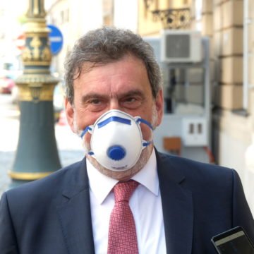 Ministar za “markiranje”:  Fuchsu nisu bili dovoljni štrajk i covid pa sada “nagovara” djecu da izostaju i zbog nogometa
