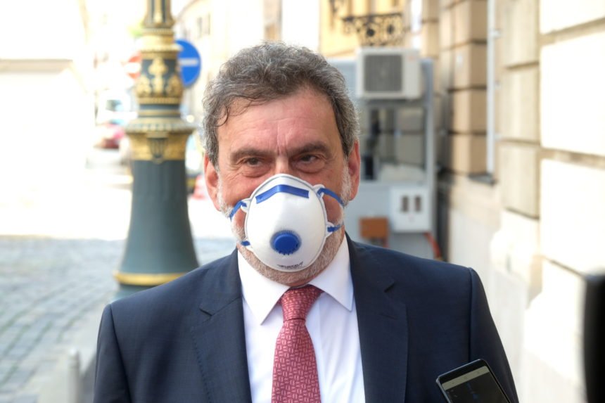Ministar Fuchs tvrdo zagovara nošenje maski u školama: Ne vjerujem da je takav užasan problem za djecu