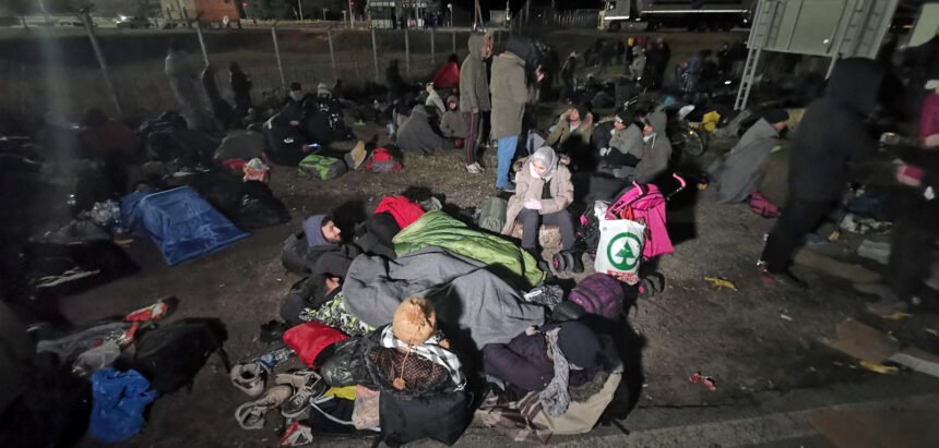 Sedam tisuća migranata blizu hrvatske granice: Migrant zaražen koronom pobjegao iz izolacije