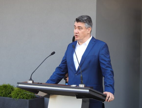 Milanović o HOS-ovim majicama u Kninu: Plenković ih neće obući, njemu smetaju isto kao i meni Milanović o HOS-ovim majicama u Kninu: Plenković ih neće obući, njemu smetaju isto kao i meni