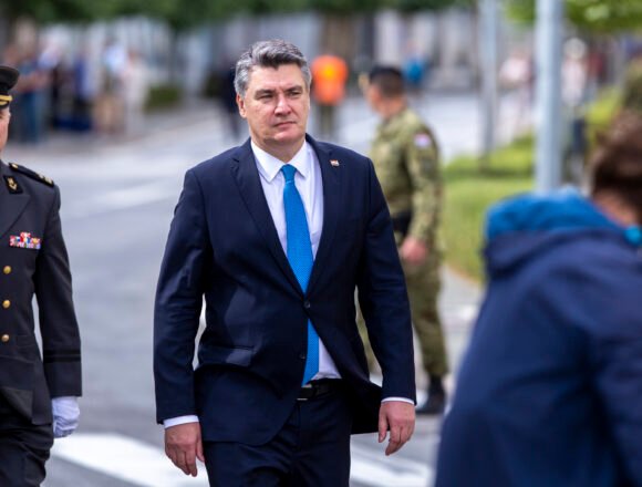 Milanović poslao poruku Plenkoviću: Ovo je teška igra. Izdrži Milanović poslao poruku Plenkoviću: Ovo je teška igra. Izdrži