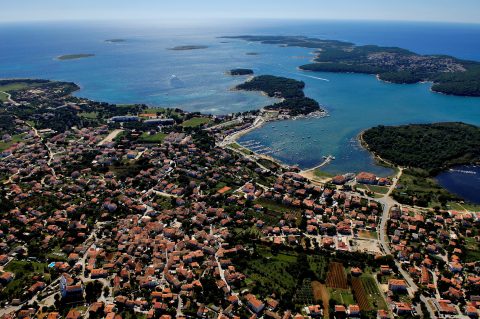 Medulinska privlačnost jača od korone: Već četvrta generacija Nijemca, Slovenca, Čeha i Austrijanaca dolazi u ovo istarsko mjesto Medulinska privlačnost jača od korone: Već četvrta generacija Nijemca, Slovenca, Čeha i Austrijanaca dolazi u ovo istarsko mjesto