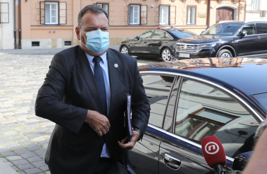 Beroš iznio poraznu statistiku: U Dubravi smrtnost na respiratoru 68 posto