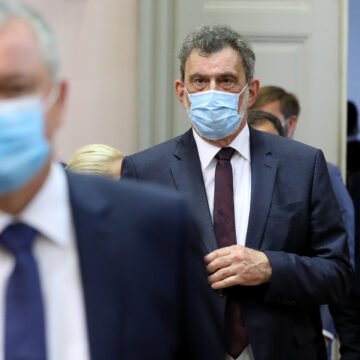 BEZ MILOSTI: Sud u Zlataru kaznio roditelje koji su se protivili da im sin u školi nosi masku