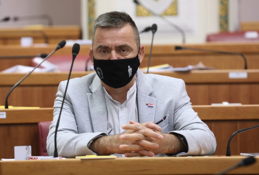 VIDEO: Zastupnik i branitelj Stipo Mlinarić održao emotivan govor o svom zapovjedniku generalu Blagi Zadri