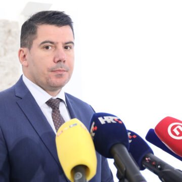 SKANDAL: Nikola Grmoja mora platiti deset tisuća kuna Petru Pripuzu: Žele me financijski iscrpiti i tako ušutkati