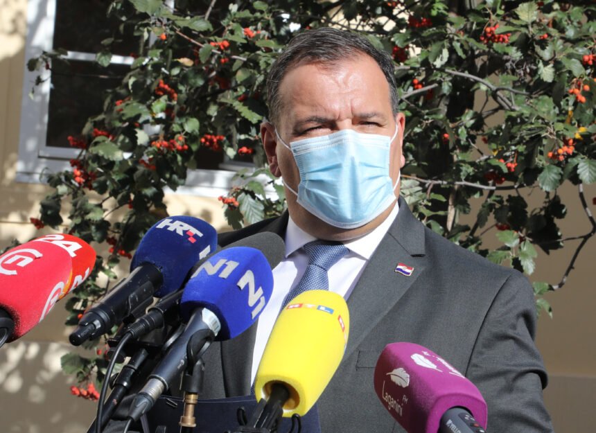 Ministar Beroš ima veliki problem: Previše je zaljubljen u svoju funkciju, živi u strahu da će ga Plenković smijeniti