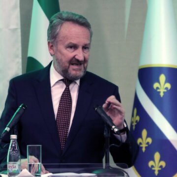 ZA NE DAJ BOŽE: Izetbegović prijeti strašnim oružjem, oduševljen učinkom bacača granata