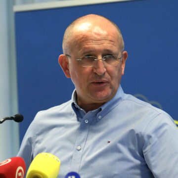 Profesor koji je volio lagati podnio ostavku: Kako je pokušao sakriti masne honorare