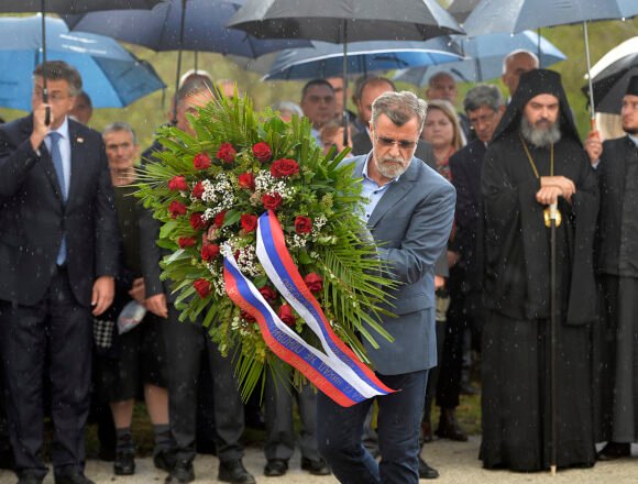 Zanimljiva veza s Aleksandrom Vučićem koji ga je zabranjivao: Kako je Veran Matić od opozicionara postao bogataš Zanimljiva veza s Aleksandrom Vučićem koji ga je zabranjivao: Kako je Veran Matić od opozicionara postao bogataš