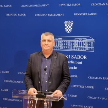 Miro Bulj: Ilegalni migranti prijete po Gorskom kotaru, a Plenković i Božinović šute