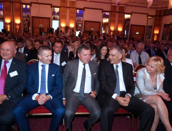 Veliki raskol u Hrvatskoj udruzi poslodavaca: Vlahović i Roglić protiv Tedeschija? Veliki raskol u Hrvatskoj udruzi poslodavaca: Vlahović i Roglić protiv Tedeschija?