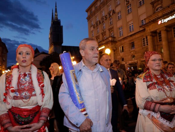 Doktor Goluža definirao bandićizam s kojim se treba obračunati: Ujutro veliča Tita, a poslijepodne nosi svijeću u procesiji Doktor Goluža definirao bandićizam s kojim se treba obračunati: Ujutro veliča Tita, a poslijepodne nosi svijeću u procesiji