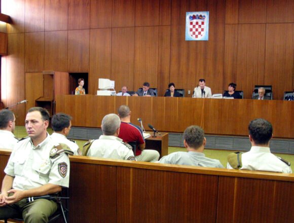 Umro je osebujni sudac Slavko Lozina: Volio je slušati Thompsona, bio na koncertu Lepe Brene, a Tito je bio “jak državnik” Umro je osebujni sudac Slavko Lozina: Volio je slušati Thompsona, bio na koncertu Lepe Brene, a Tito je bio “jak državnik”