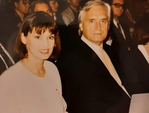 Aleksandra Mindoljević Drakulić oprostila se od oca: Godinama nismo razgovarali Aleksandra Mindoljević Drakulić oprostila se od oca: Godinama nismo razgovarali