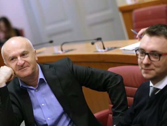Fred Matić optužuje: Plenković se klanjao Glogoškom, Klemmu i šatorašima, a sada se žali na govor mržnje Fred Matić optužuje: Plenković se klanjao Glogoškom, Klemmu i šatorašima, a sada se žali na govor mržnje