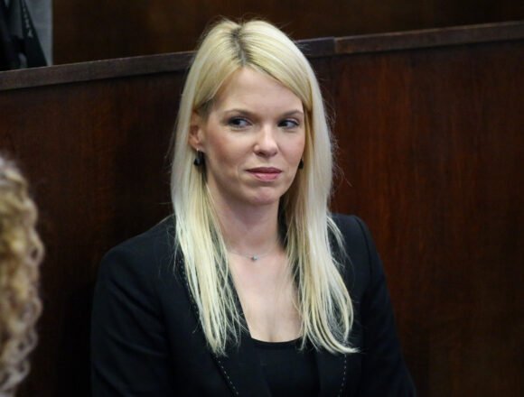 Doktor Goluža pita ministra Beroša: Zašto niste smijenili mladu i nerizičnu Iskru Primorac koja se cijepila preko reda? Doktor Goluža pita ministra Beroša: Zašto niste smijenili mladu i nerizičnu Iskru Primorac koja se cijepila preko reda?