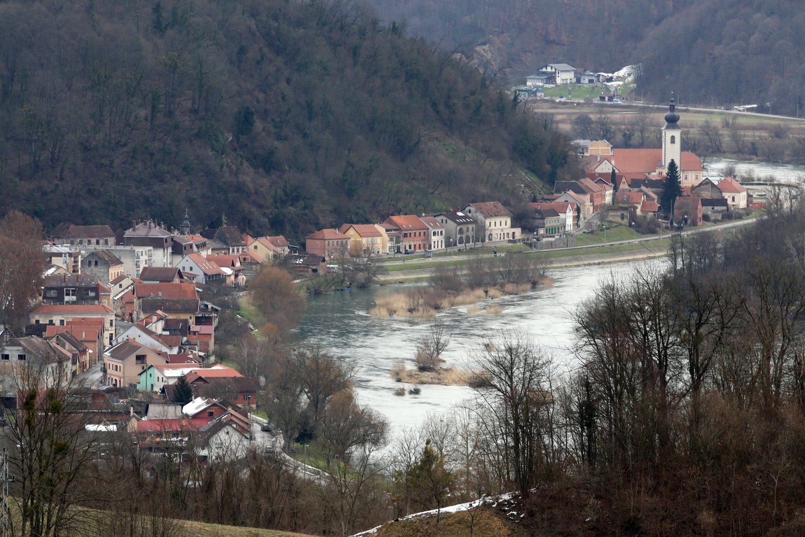 Zašto Milanović i Plenković ne govore o gradu koji umire: Hrvatska Kostajnica je izgubila čak 60 posto stanovništva, fotografija