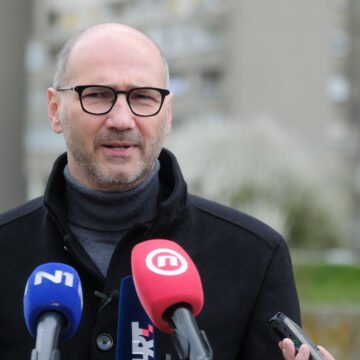 Poznati književnik i ljevičar oštro kritizirao Joška Klisovića: SDP je vojna organizacija, a ne politička stranka