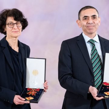 Osnivači BioNTecha otkrili da razvijaju cjepivo za bebe od šest mjeseci: Što kažu o cijepljenju djece?