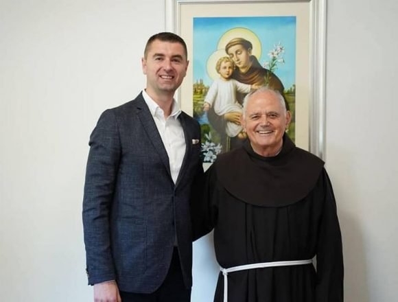 Filipović pozvao u pomoć fra Jozu Zovka: Kršten sam još 1983. godine u jednom selu pokraj Tomislavgrada Filipović pozvao u pomoć fra Jozu Zovka: Kršten sam još 1983. godine u jednom selu pokraj Tomislavgrada