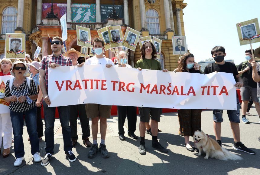 PROVOKACIJA USRED ZAGREBA: Marširaju i traže povratak trga maršala Tita