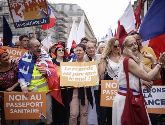 Francuzi prosvjeduju protiv obveznog cijepljenja: Macron nije vladar našeg tijela Francuzi prosvjeduju protiv obveznog cijepljenja: Macron nije vladar našeg tijela