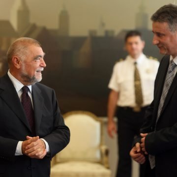 TKO JE HAŠKI CINKER: Tomislav Karamarko reagirao. Tvrdi da  jugoslavenski  diplomat spašava Stipu Mesića