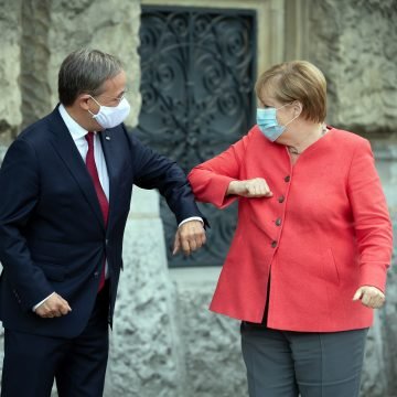 Angela Merkel izabrala je bljedunjavog Lascheta za svog nasljednika: Sada su njemački konzervativci u problemima