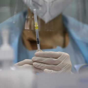 Znanstvenik koji je stvorio AstraZenecu: Evo zašto treba prestati s masovnim testiranjem
