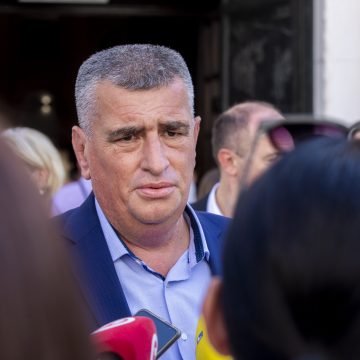 Medijski udar na Miru Bulja: Optužuju ga da je svojim odlukama pospješio širenje zaraze