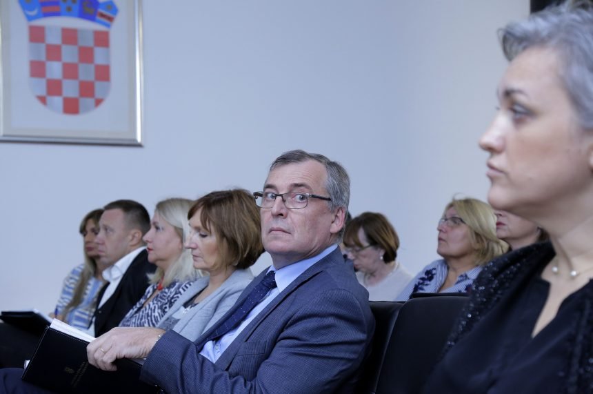 Capakova pomoćnica udijelila savjet medijima: Baš nas zanima hoće li je servilno poslušati?