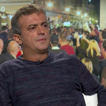 Srpski glumac optužio hrvatske navijače u Mostaru: Netko je razbio prednje staklo, izrezao gume, nožem krov