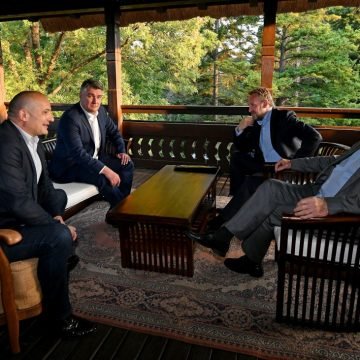 Milanović odgovorio na pitanje: Zašto je i  Stipe Mesić bio na sastanku s Izetbegovićem?